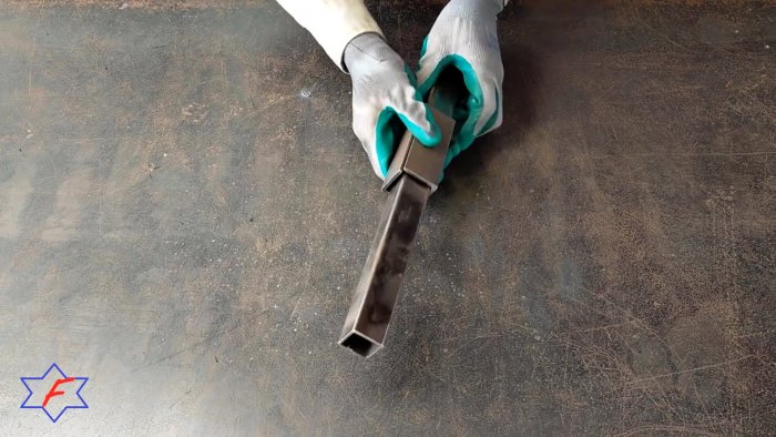 Очень простой сверлильный станок из самых доступных материалов