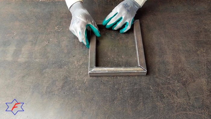 Очень простой сверлильный станок из самых доступных материалов