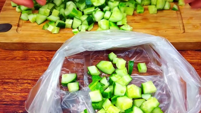 Огурцы зимой больше не покупаю Супер способ заморозки огурцов