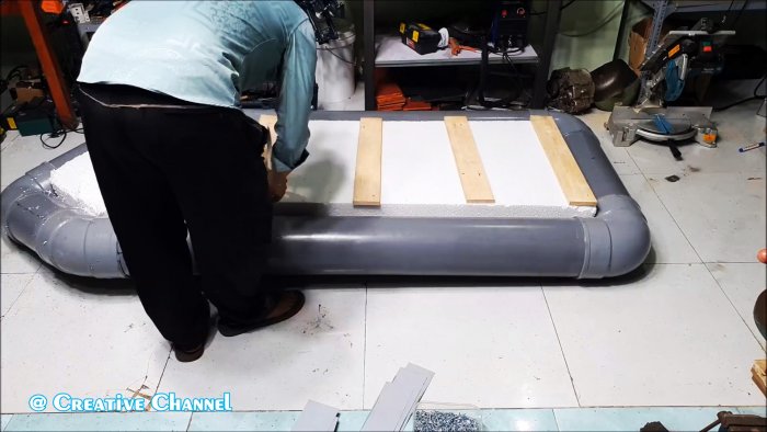 Как сделать легкую лодку из ПВХ труб за один вечер