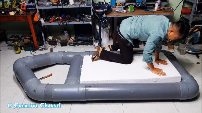 Как сделать легкую лодку из ПВХ труб за один вечер