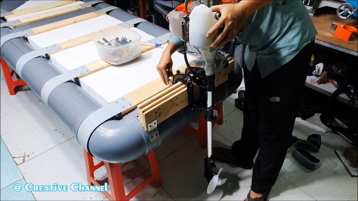 Как сделать легкую лодку из ПВХ труб за один вечер