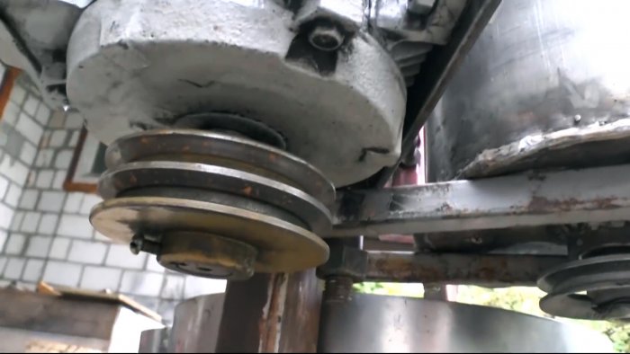 Как сделать мощную соковыжималку и решить проблему с кучей яблок