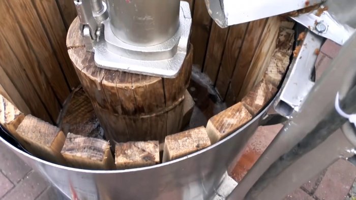 Как сделать мощную соковыжималку и решить проблему с кучей яблок