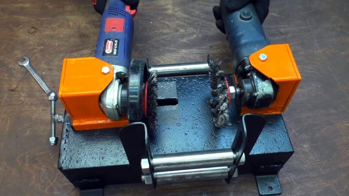 Этот станок из болгарок чистит ржавые трубы в два счета