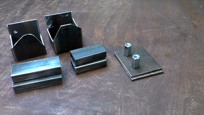 Этот станок из болгарок чистит ржавые трубы в два счета