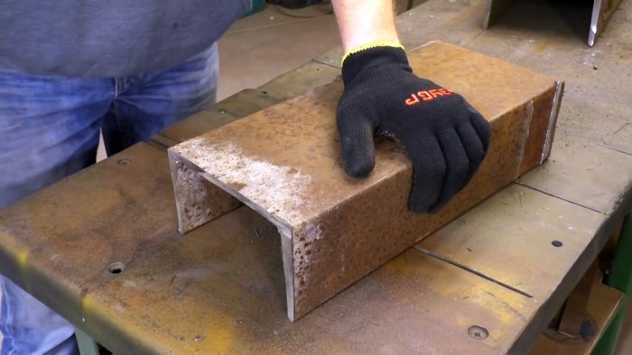 Этот станок из болгарок чистит ржавые трубы в два счета