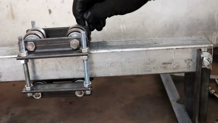 Торцовочная пила на базе болгарки с протяжкой своими руками