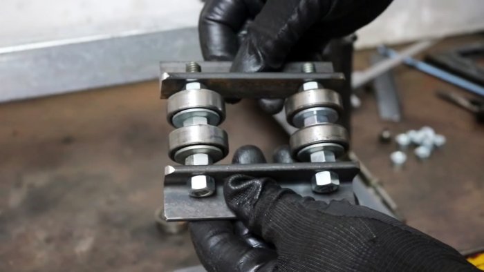 Торцовочная пила на базе болгарки с протяжкой своими руками