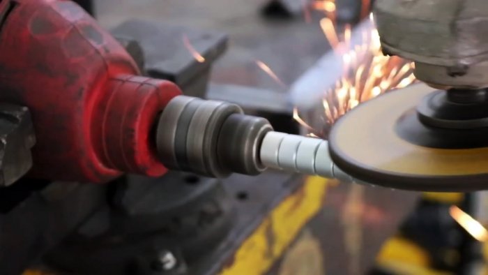 Торцовочная пила на базе болгарки с протяжкой своими руками