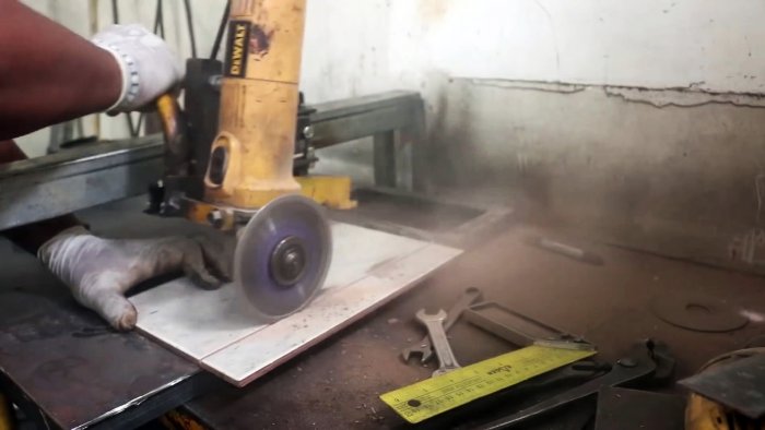 Торцовочная пила на базе болгарки с протяжкой своими руками