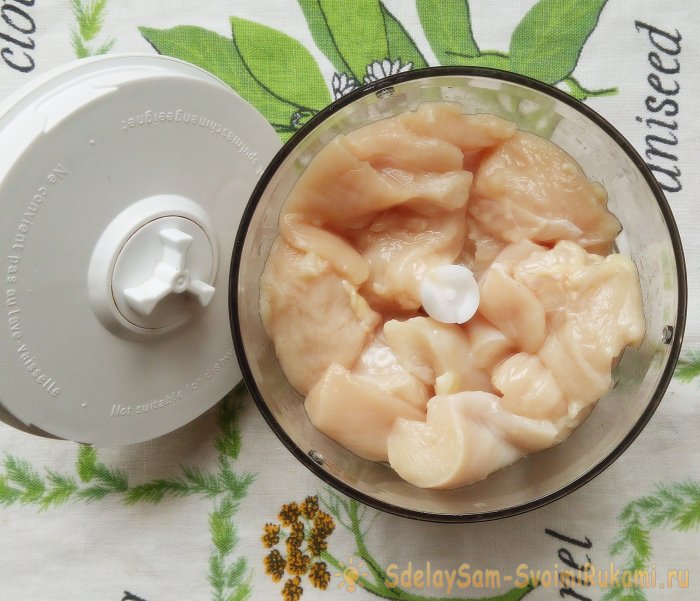 Куриная колбаса с ветчиной в домашних условиях