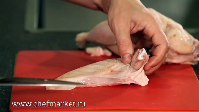 Как разделывают курицу в лучших ресторанах показывает шеф-повар