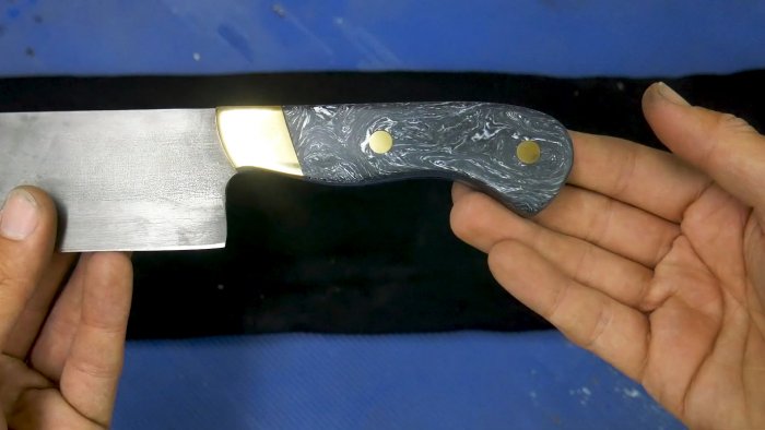 Как сделать очень крутую накладную рукоятку на нож из пластиковых отходов