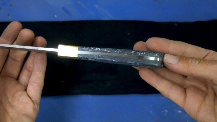 Как сделать очень крутую накладную рукоятку на нож из пластиковых отходов