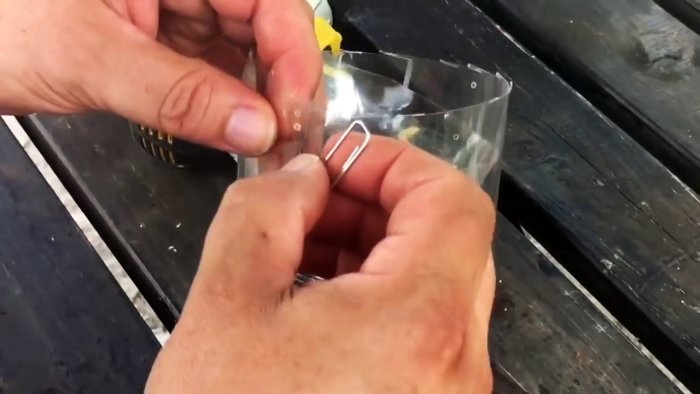 На вашем участке не останется мух если сделаете эту мухоловку из полторашки