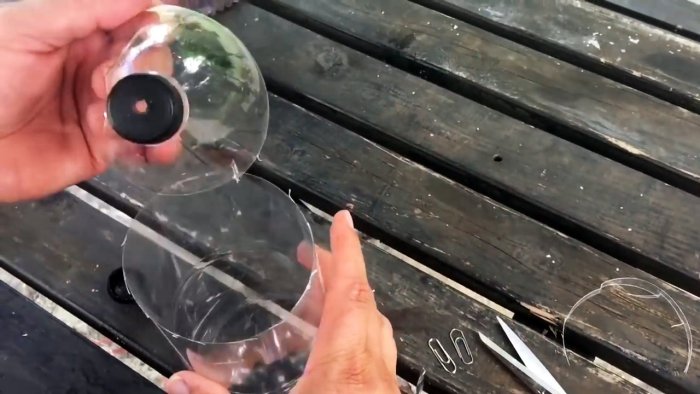 На вашем участке не останется мух если сделаете эту мухоловку из полторашки