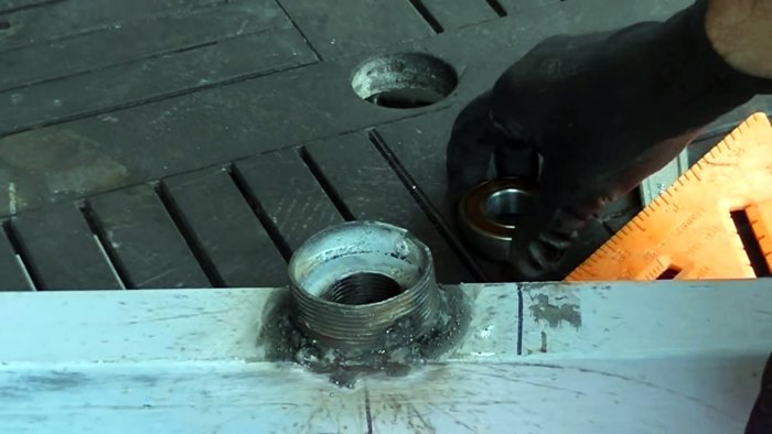 Как из бочки сделать бетономешалку с откидным механизмом