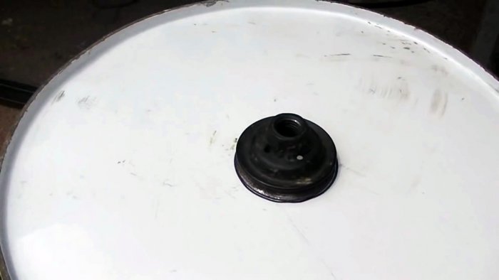 Как из бочки сделать бетономешалку с откидным механизмом