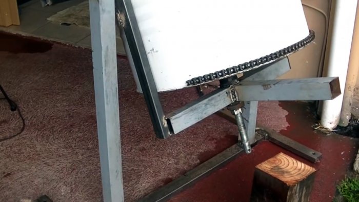 Как из бочки сделать бетономешалку с откидным механизмом