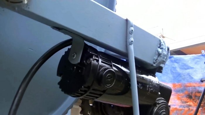 Как из бочки сделать бетономешалку с откидным механизмом