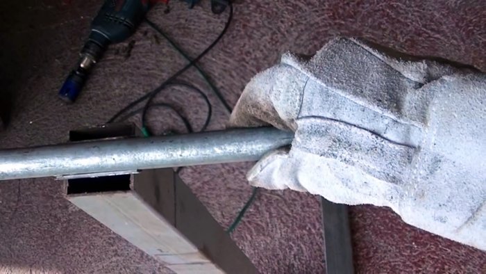 Как из бочки сделать бетономешалку с откидным механизмом