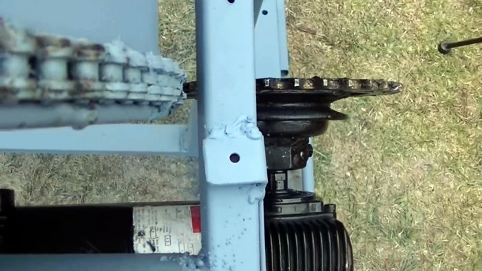 Как из бочки сделать бетономешалку с откидным механизмом