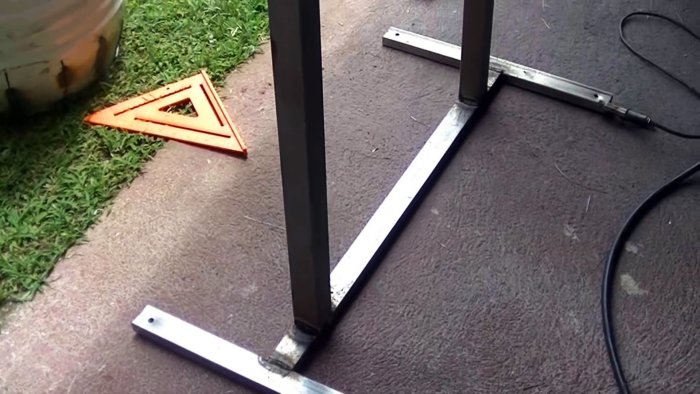 Как из бочки сделать бетономешалку с откидным механизмом