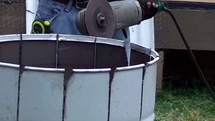 Как из бочки сделать бетономешалку с откидным механизмом