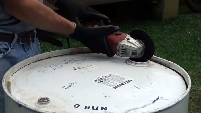 Как из бочки сделать бетономешалку с откидным механизмом