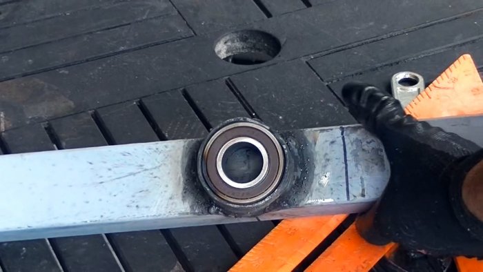 Как из бочки сделать бетономешалку с откидным механизмом