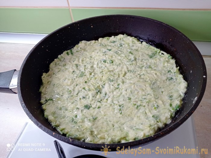 Кабачковая пицца на сковороде