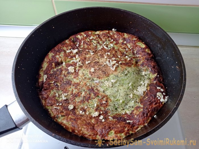 Кабачковая пицца на сковороде