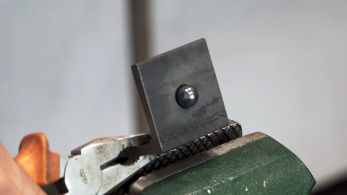 Как из пружины амортизатора и подшипника сделать инструмент для установки кованых заклепок