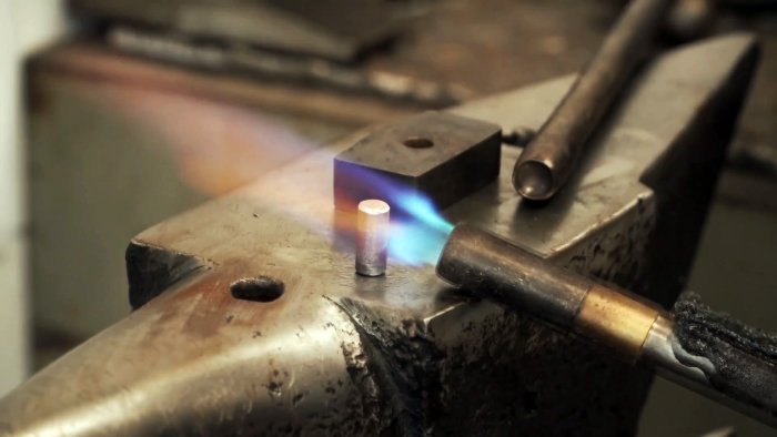 Как из пружины амортизатора и подшипника сделать инструмент для установки кованых заклепок