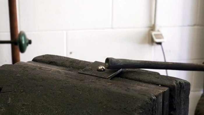 Как из пружины амортизатора и подшипника сделать инструмент для установки кованых заклепок