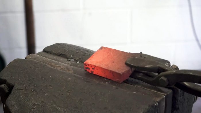 Как из пружины амортизатора и подшипника сделать инструмент для установки кованых заклепок