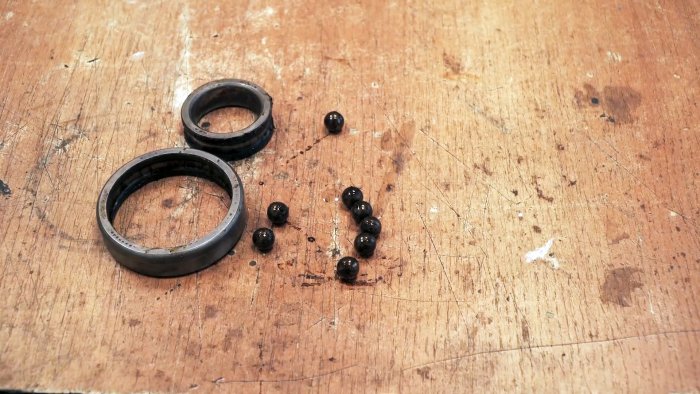 Как из пружины амортизатора и подшипника сделать инструмент для установки кованых заклепок