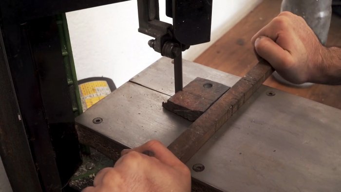 Как из пружины амортизатора и подшипника сделать инструмент для установки кованых заклепок