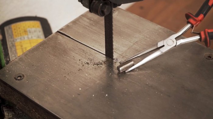 Как из пружины амортизатора и подшипника сделать инструмент для установки кованых заклепок