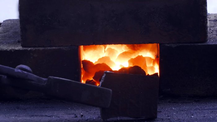 Как из пружины амортизатора и подшипника сделать инструмент для установки кованых заклепок