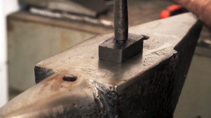 Как из пружины амортизатора и подшипника сделать инструмент для установки кованых заклепок