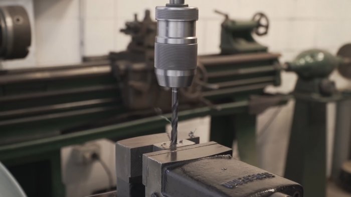 Как из пружины амортизатора и подшипника сделать инструмент для установки кованых заклепок