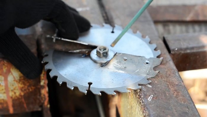 Как из пильного диска сделать надежный бур с накладными лезвиями