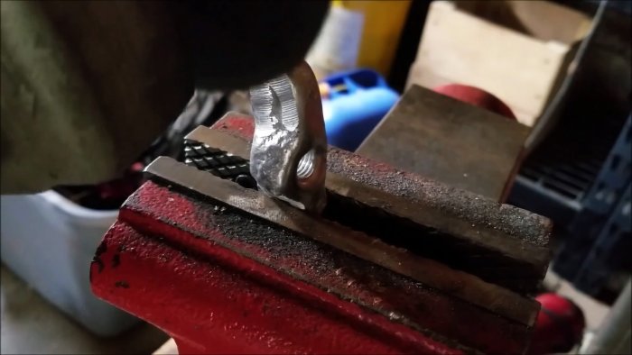 Самый простой способ отливки алюминиевых барашковых гаек без муфельной печи нарезки резьбы и прочих трудностей