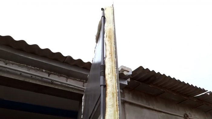 Теперь в гараже будет тепло Копеечный способ герметизировать щели в гаражных воротах