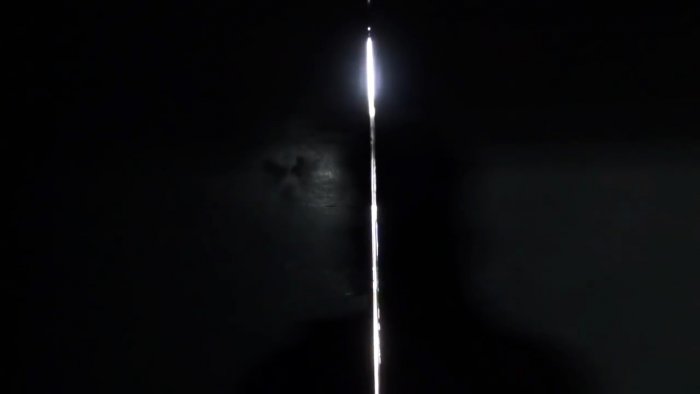 Теперь в гараже будет тепло Копеечный способ герметизировать щели в гаражных воротах