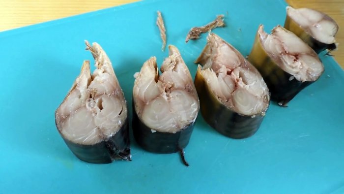 С покупной даже не сравнится Как закоптить скумбрию в квартире на обычной плите