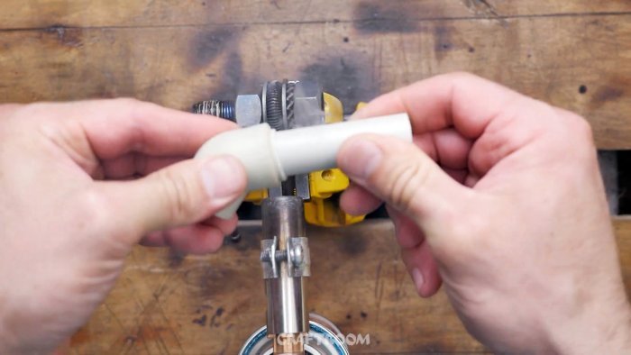 4 полезных инструмента из болтов и гаек для электрика и сантехника