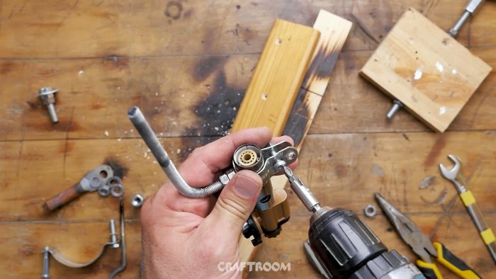 4 полезных инструмента из болтов и гаек для электрика и сантехника